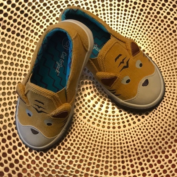 Cat & Jack shoes size 6 - Picture 1 of 6